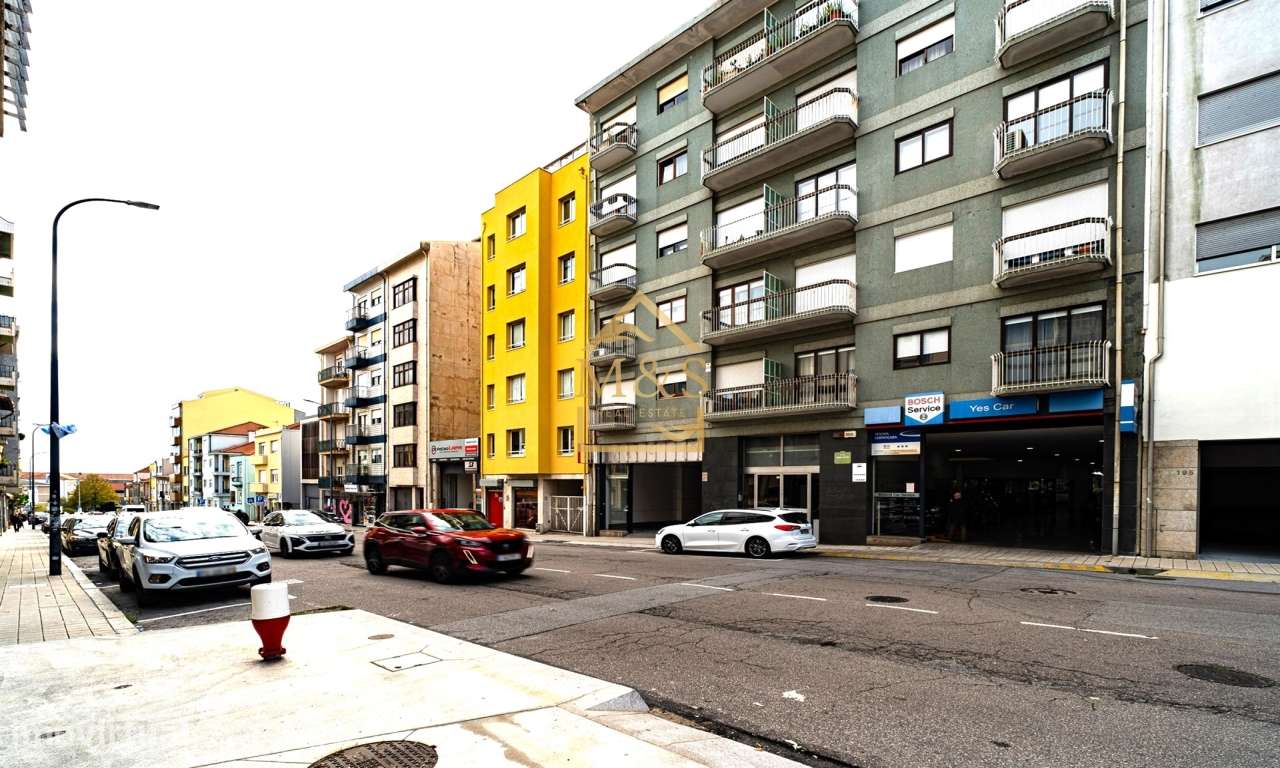 Apartamento T4 Remodelado, Terraço com 100m2,a 500Mts do Metro - Porto-27