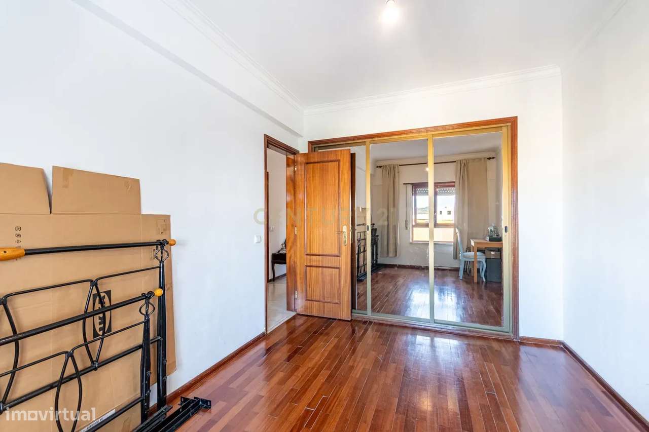 Excelente apartamento T2, com 2 elevadores em Loures.-14