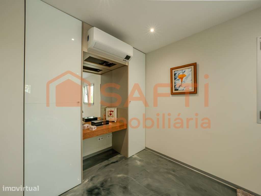 Moradia V4-22