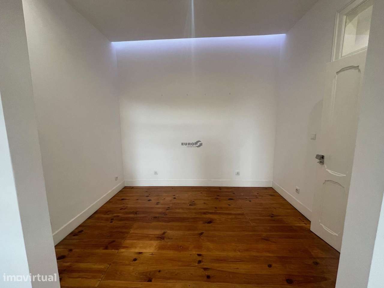 Excelente T2 para venda ao pé de Sete Rios-14