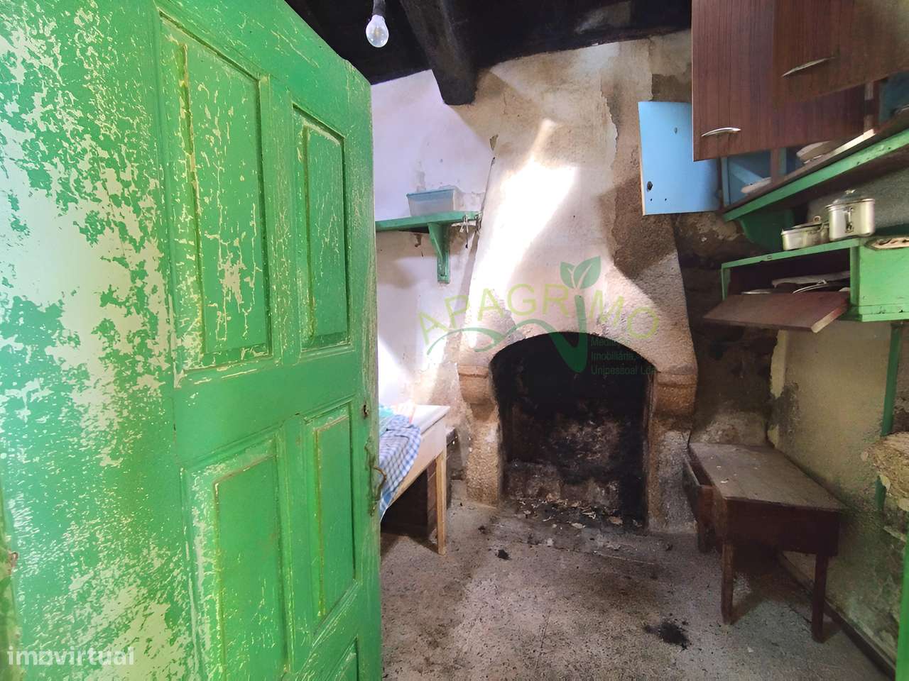 Moradia para restauro em Penela da Beira-11