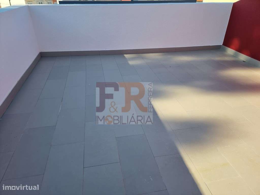 Moradia Geminada T3 com garagem e Terraço Quinta do Conde Sesimbra-46