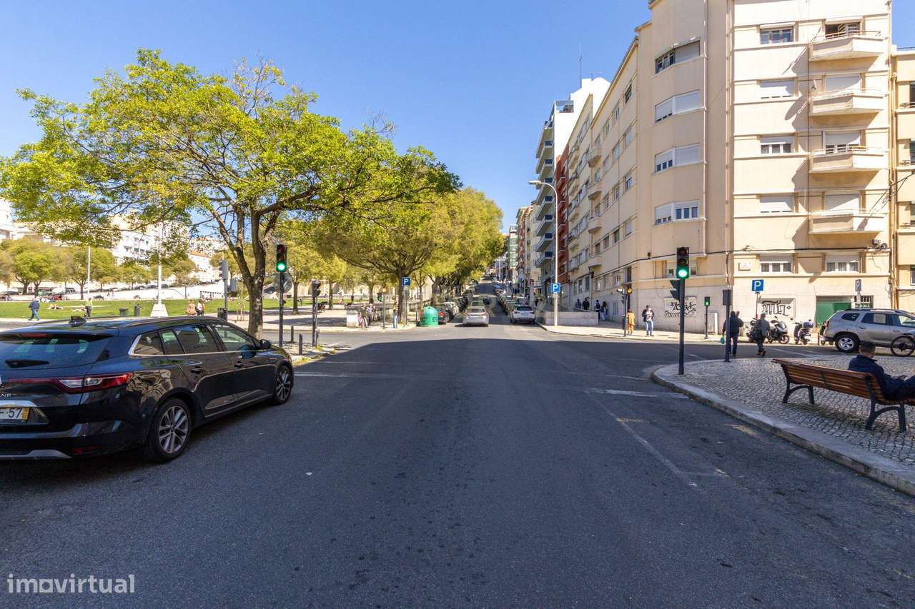 Fantástico Apartamento T4 na Alameda Dom Afonso Henriques – Localizaçã-45