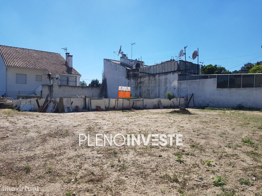 Vende-se terreno na Quinta do Albino