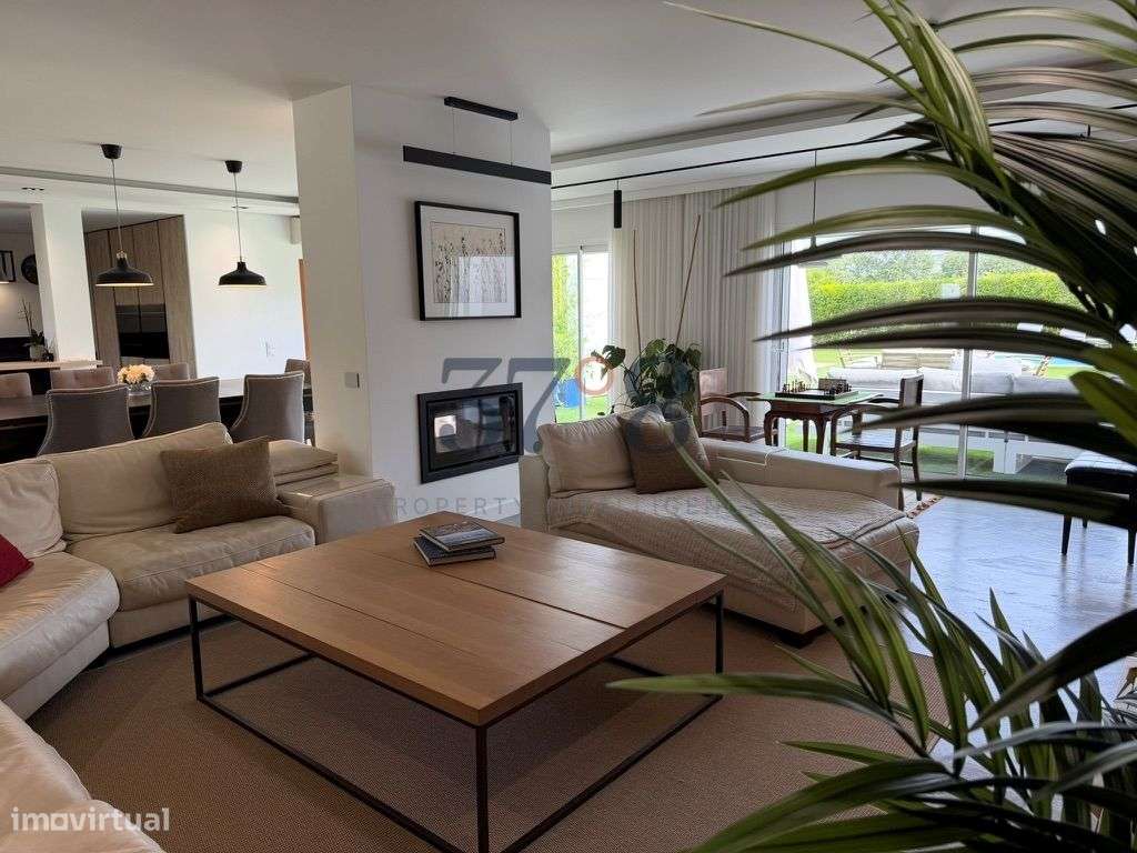 Uma vivenda de 4 quartos com piscina, num terreno de 2 hectares a 10 m-10