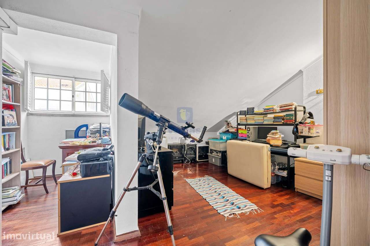 Prédio em Propriedade Total com Terraço, Garagens  no Montijo-23