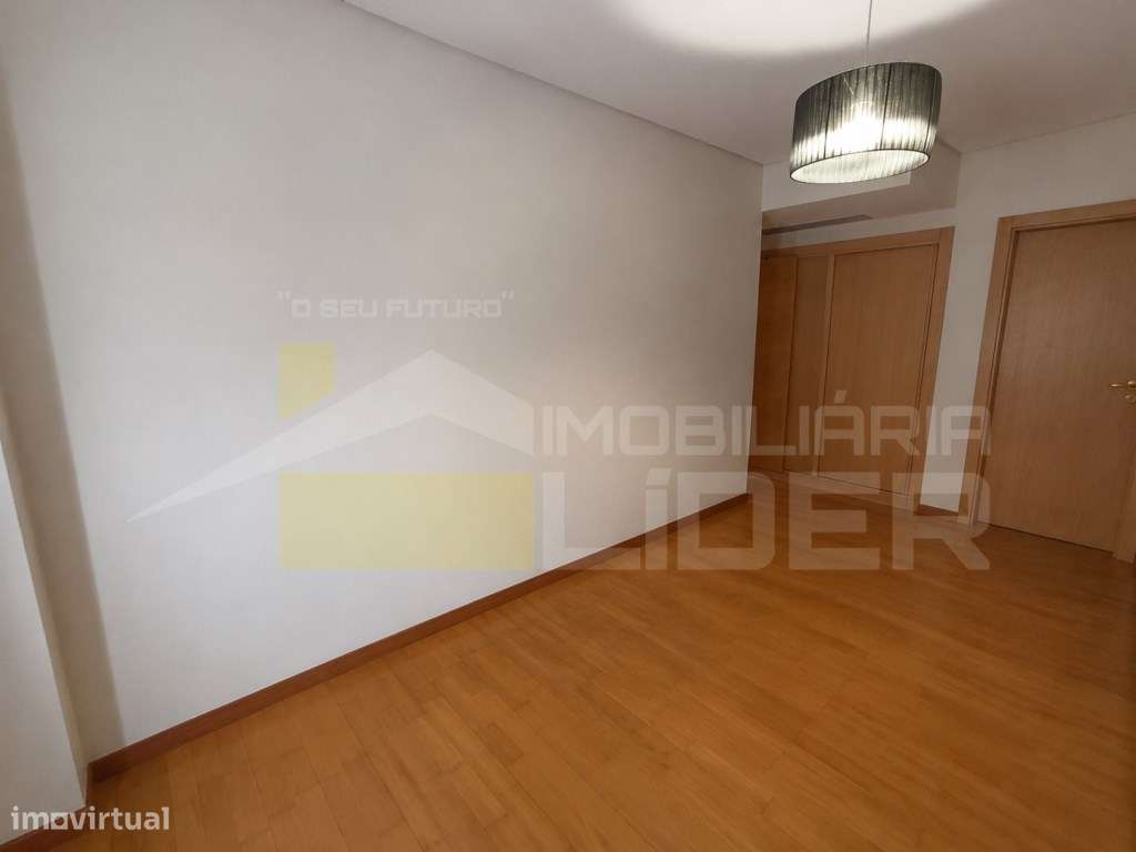 Apartamento T3 com Suíte, em Camarate, Lisboa.-18
