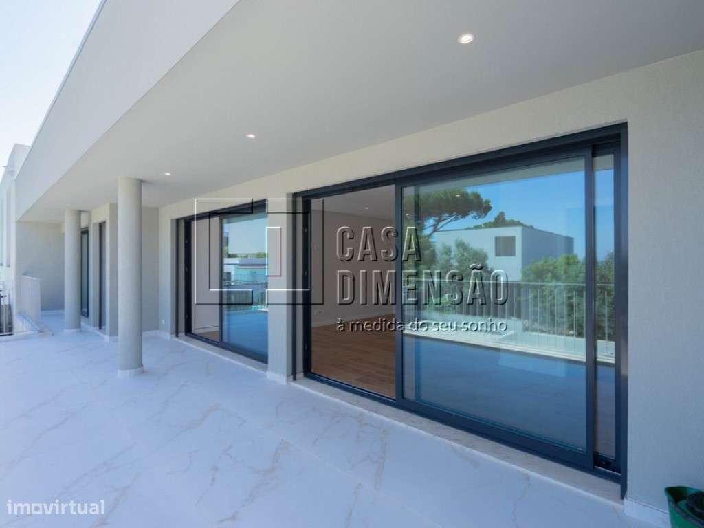 Moradia de Arquitectura Moderna de tipologia T3+1 em Oeiras com Pis...-51