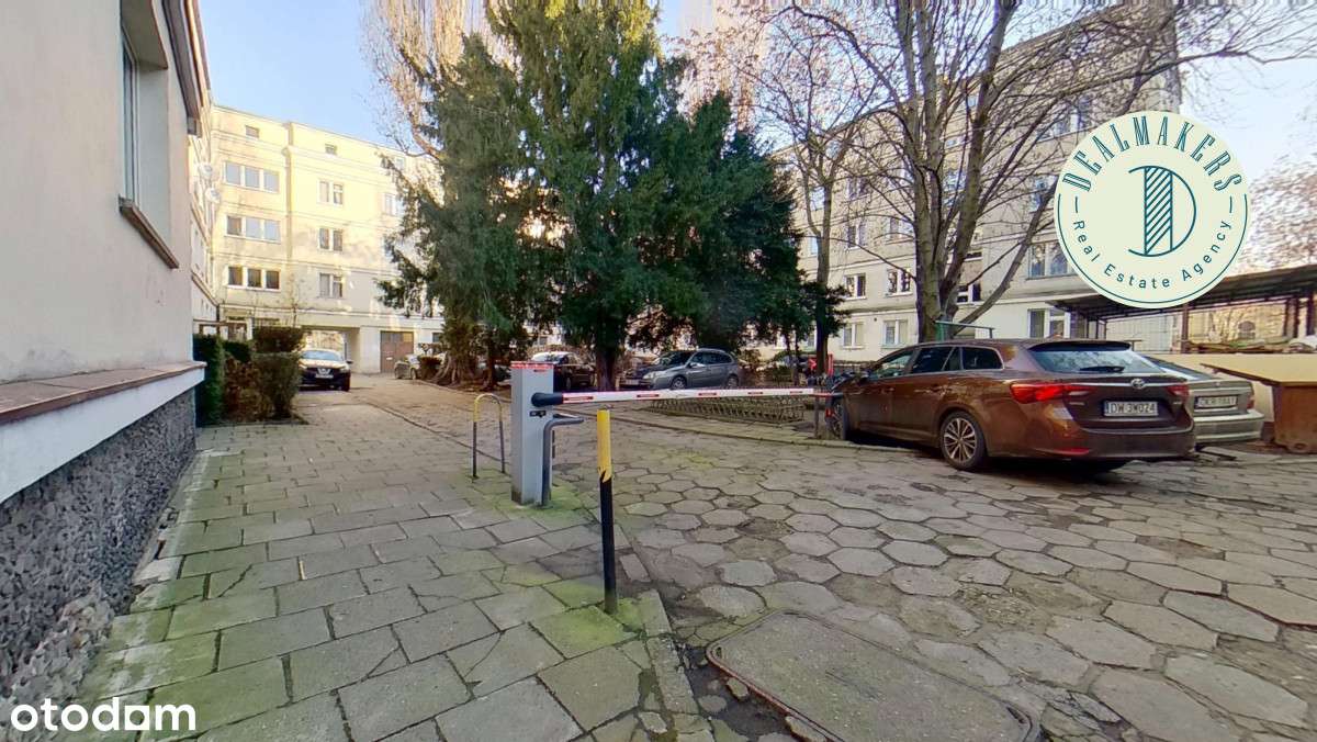 4-pokojowe mieszkanie położone tuż przy Renomie-16