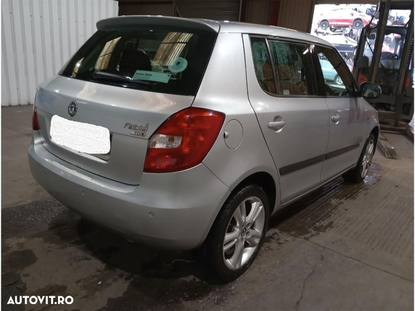 Far dreapta Skoda Fabia 2 2008 HATCHBACK 1.4 TDI BNV - 5