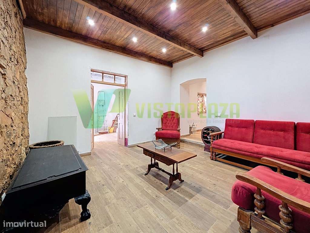 Moradia Isolada com Jardim e Boa Exposição Solar em São Bartolomeu ... - Grande imagem: 5/26