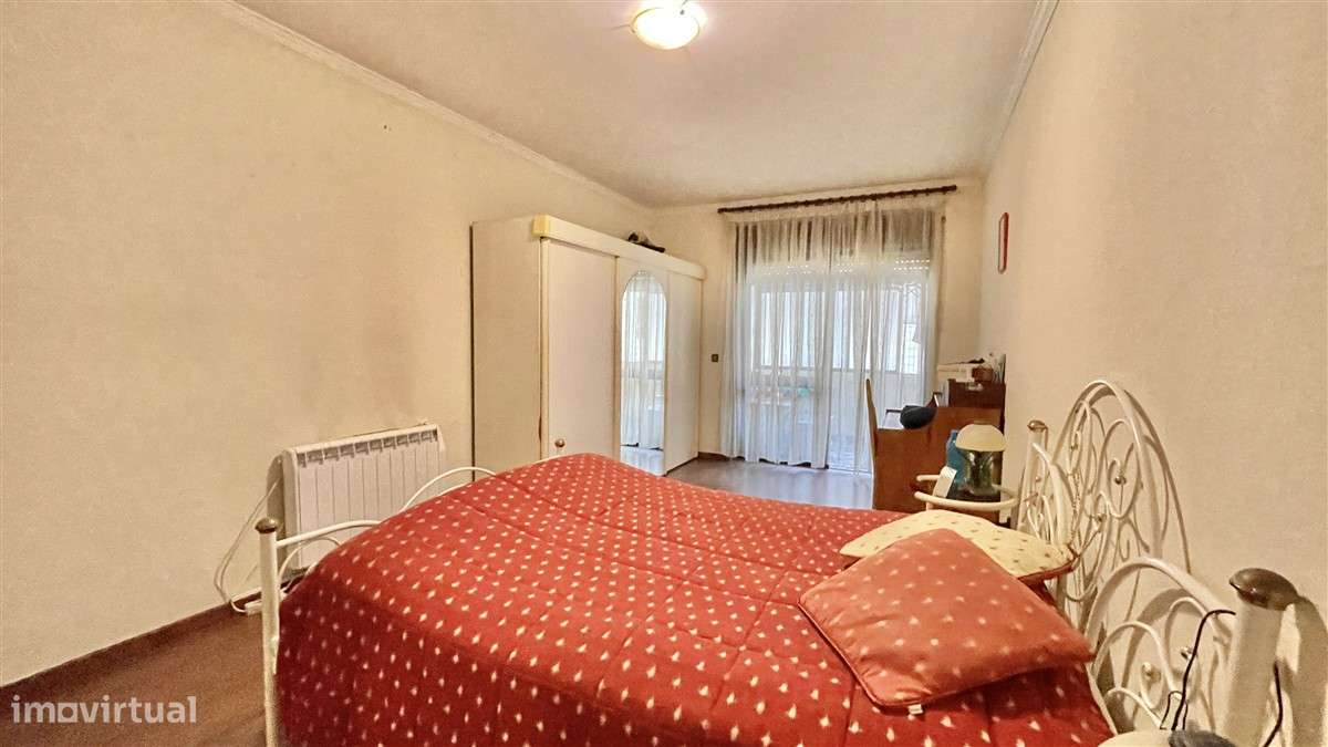 T2 Duplex-1ª linha de Mar-Aver-o-Mar-Aparcamento-13