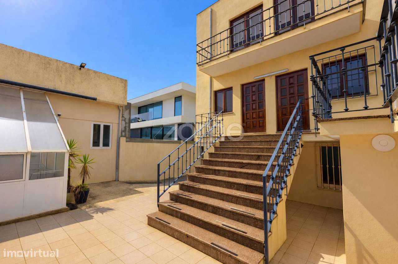 Moradia Geminada T4+1 e armazém no Centro da Póvoa de Varzim - Grande imagem: 4/31