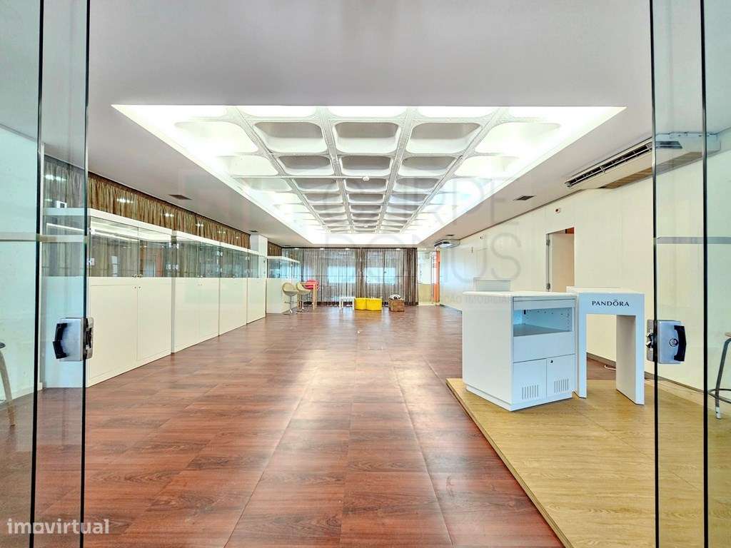 Espaçoso e funcional escritório com 600m2, em Carnaxide, Oeiras-13