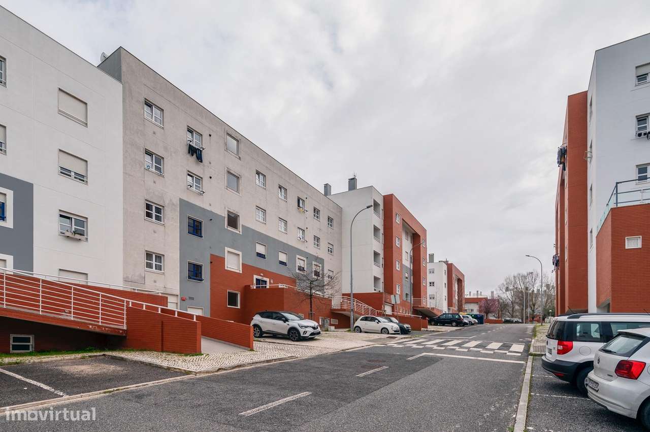 T2 Moderno (2020) com Box para 2 Carros na Urb Casas do Lago,...-26