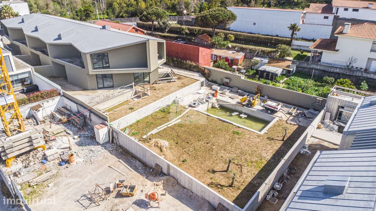 Moradia T3+1 em Canidelo a escassos metros da linha de mar-46