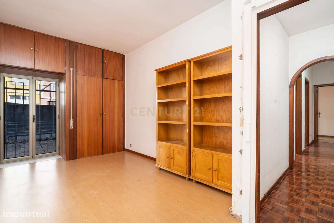 T6 com terraço de 150 m² em Celas-23