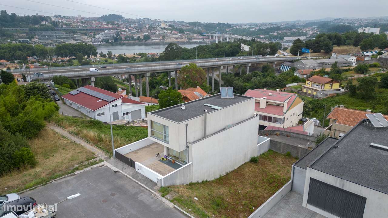 Moradia Geminada V4 c/ Piscina e Vistas Rio Douro em Oliveira do Douro-34