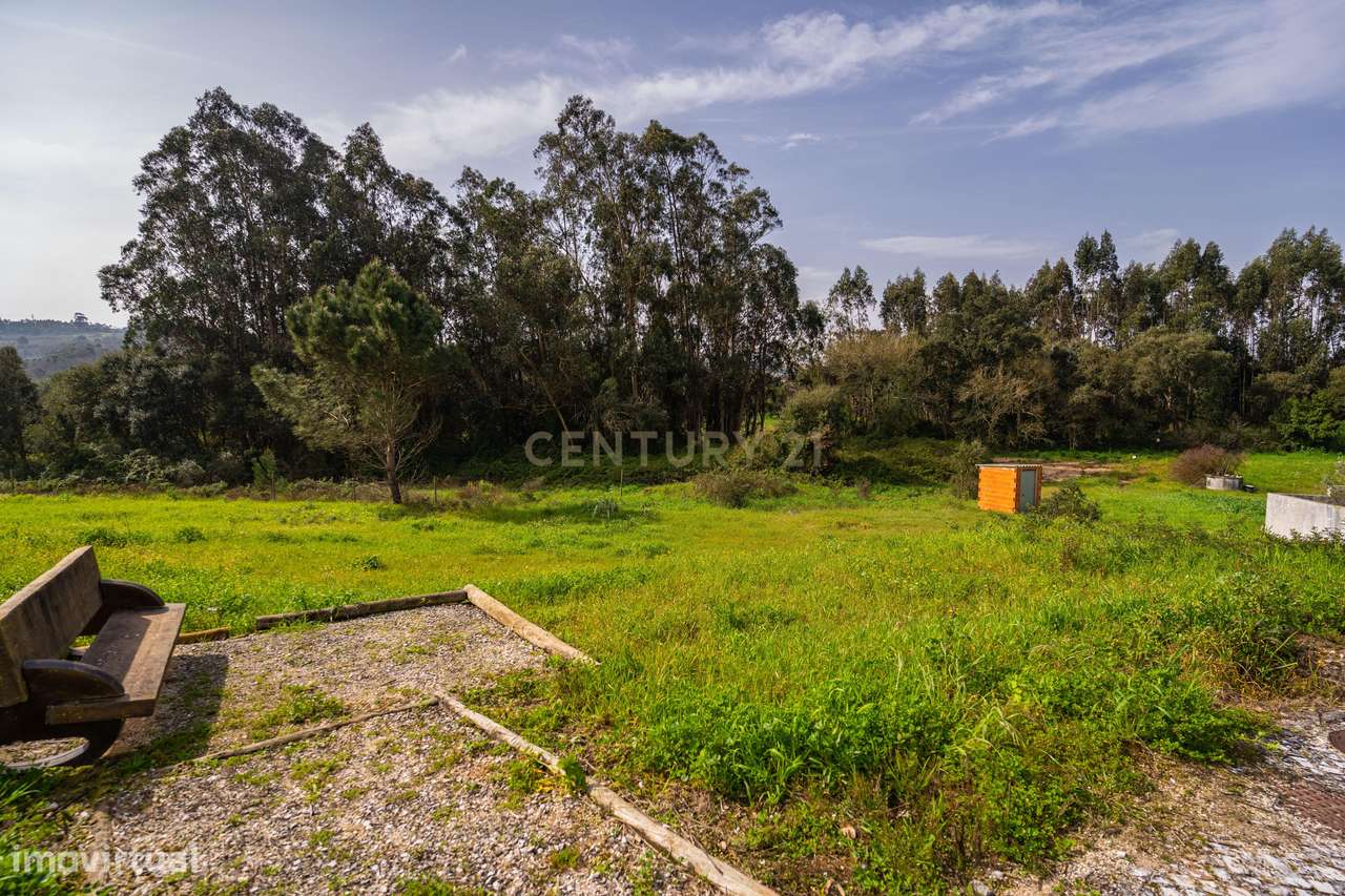Lote de terreno com 646 m² situado em Casais da Areia, A-dos-Negros.-11