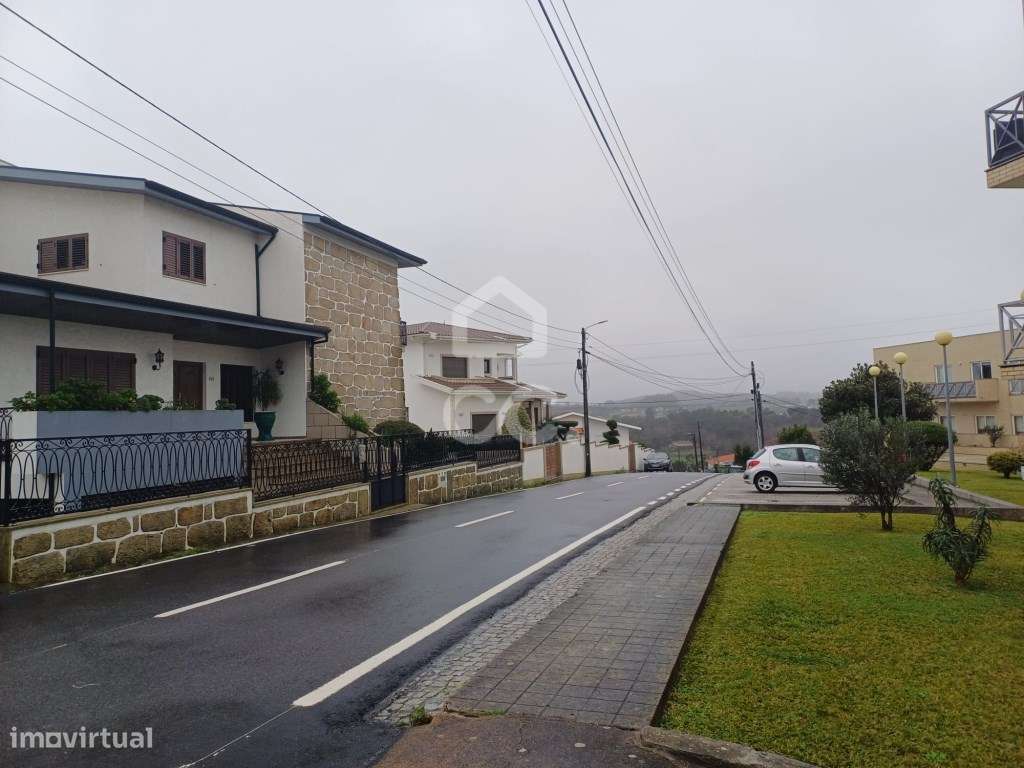 Moradia Bi-familiar T5+T2 em Palmeira, Santo Tirso-49