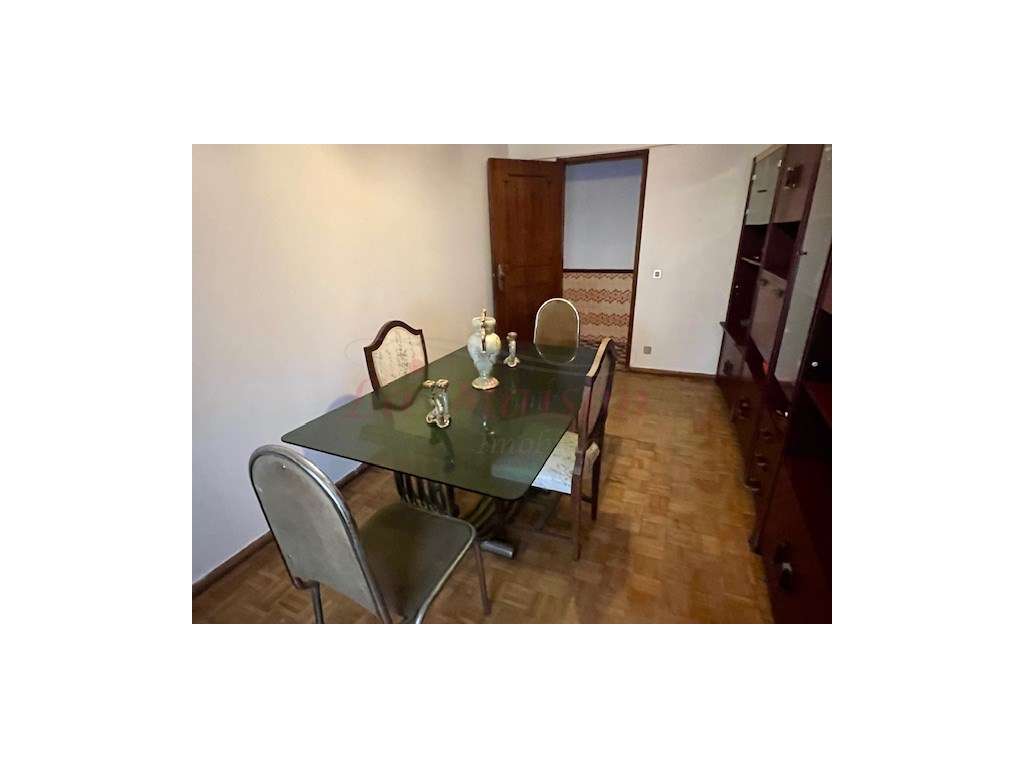 Moradia V5 Duplex em Famões-32