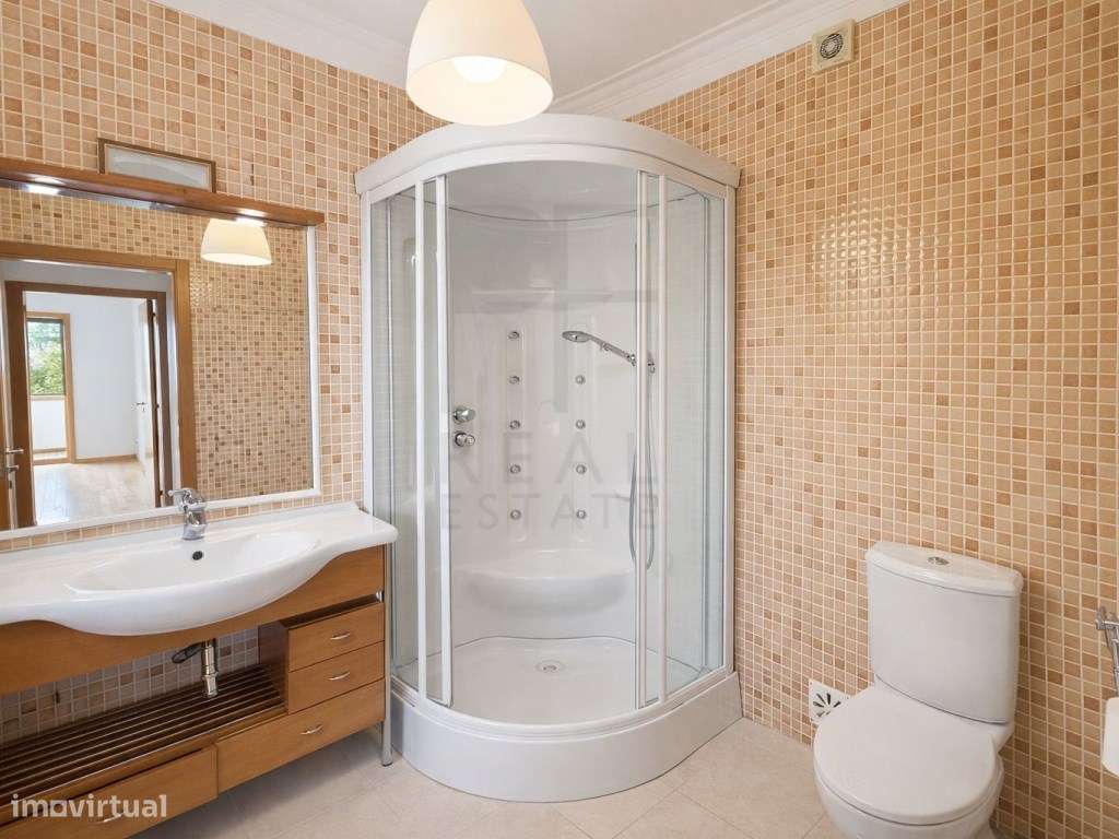 Excelente T3 com suíte, 3 varandas e garagem box em Cascais-21