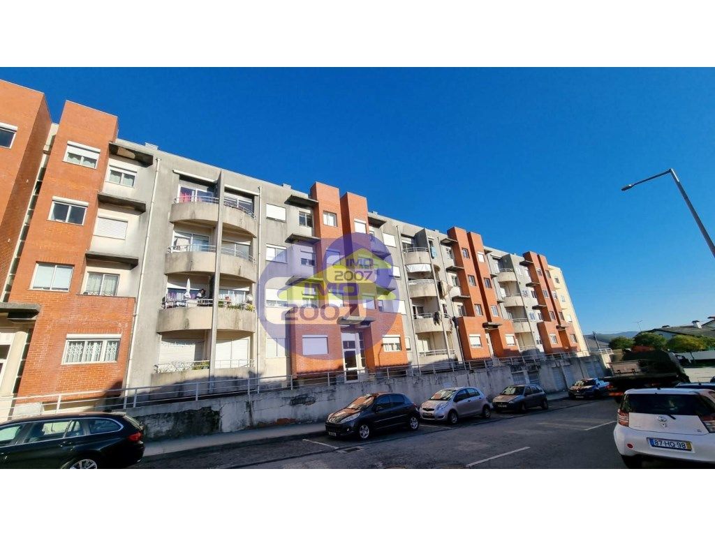 Apartamento T2 em Madail Oliveira de ...