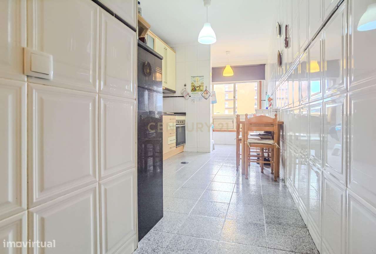 Apartamento T2 com Varanda, Garagem e Piscina | Valongo-25