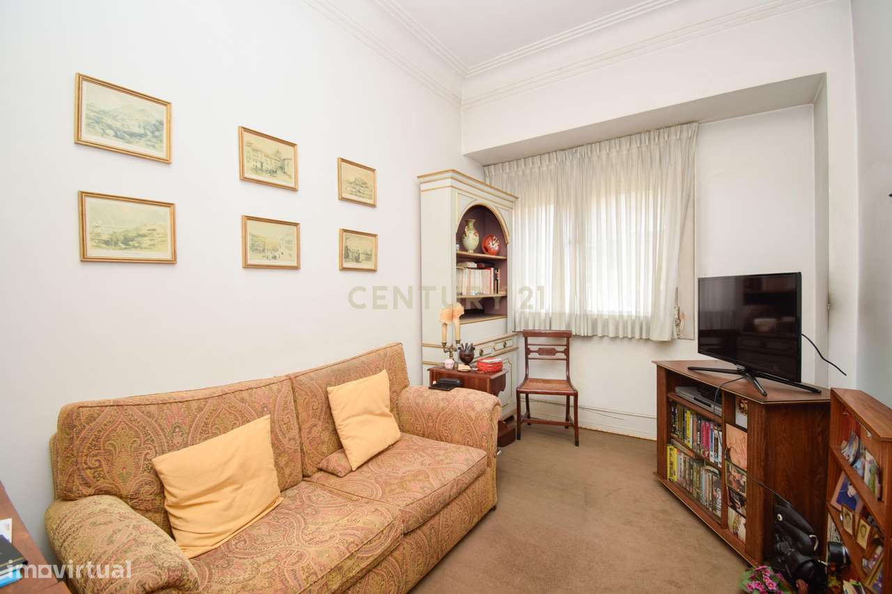 Apartamento T3 com Elevador, no Areeiro | Av. Roma| Campo Pequeno - Li-8