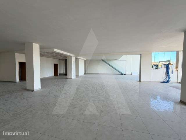 Loja ampla com arrumos no centro de Aveiro - Grande imagem: 5/19