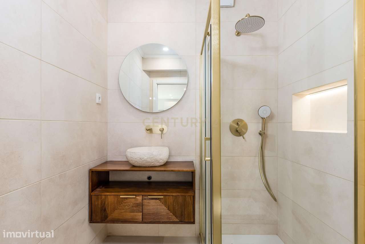 Apartamento T3 Totalmente Remodelado – Cova da Piedade, Almada-47