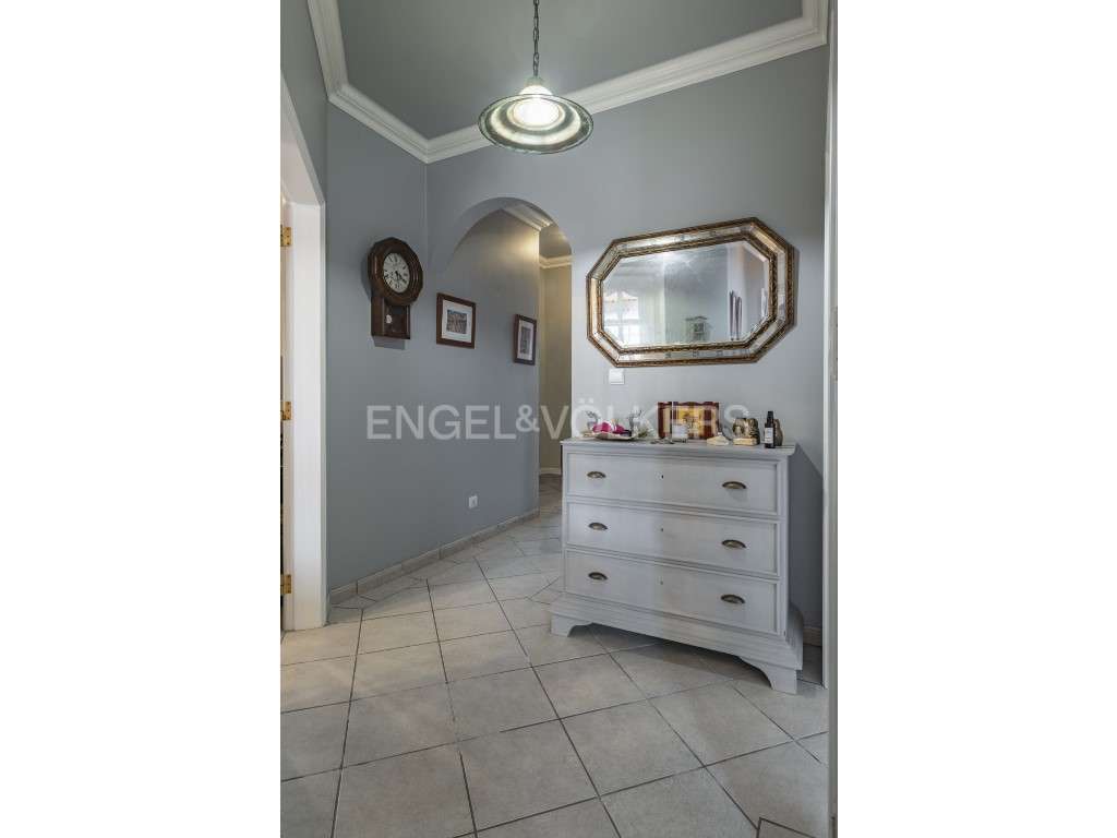 Moradia T5 com piscina em Sobreda de Caparica-8