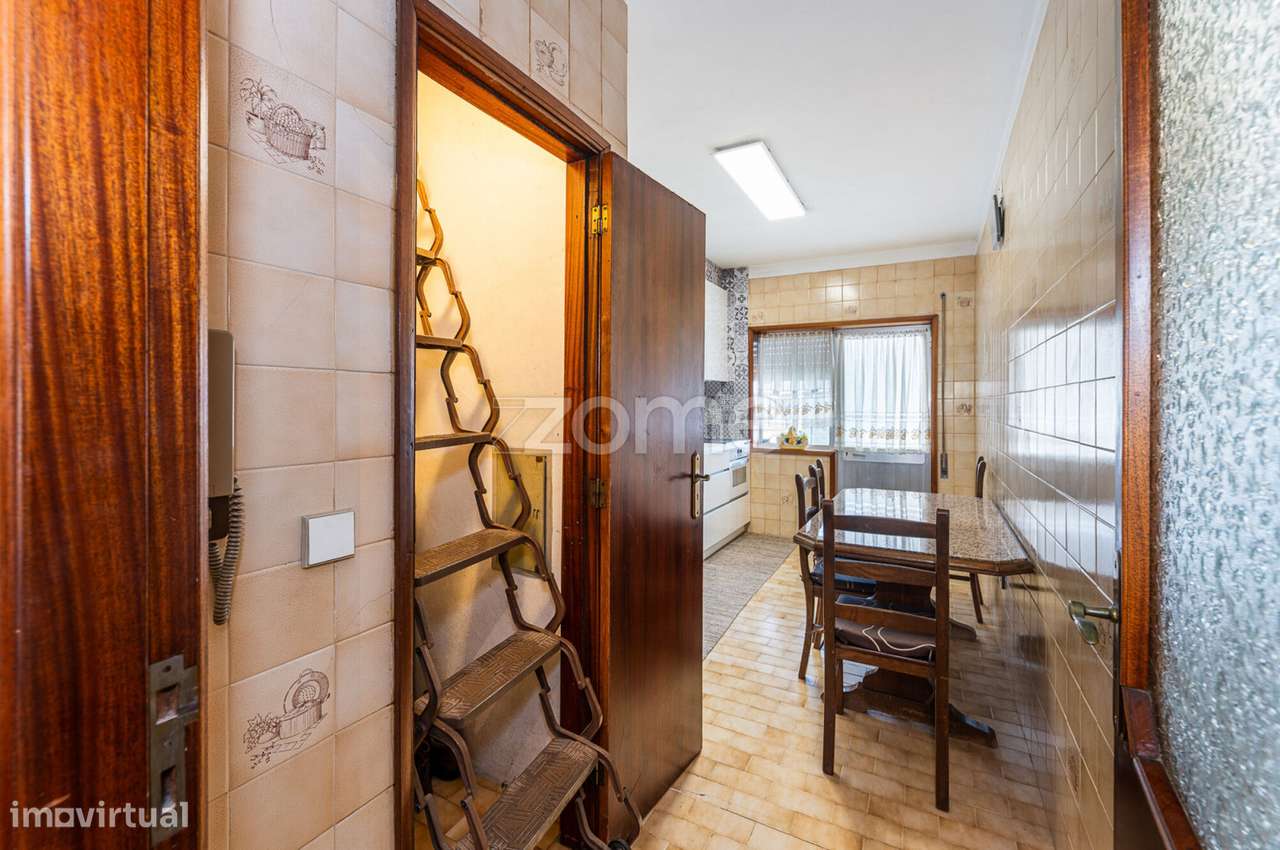 Apartamento T3 em Ermesinde com garagem Box-28