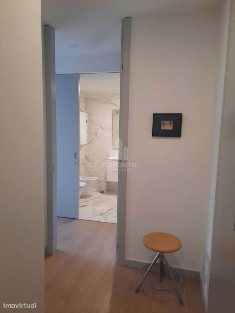 T2 COM GARAGEM E VARANDA   NO PORTO-18