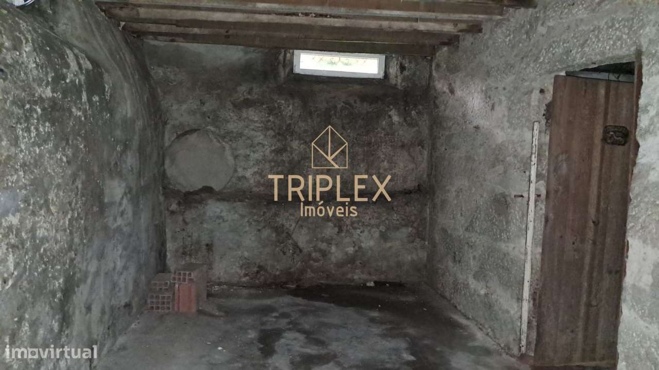 Moradia T6 para recuperar - Avª Afonso Henriques-26