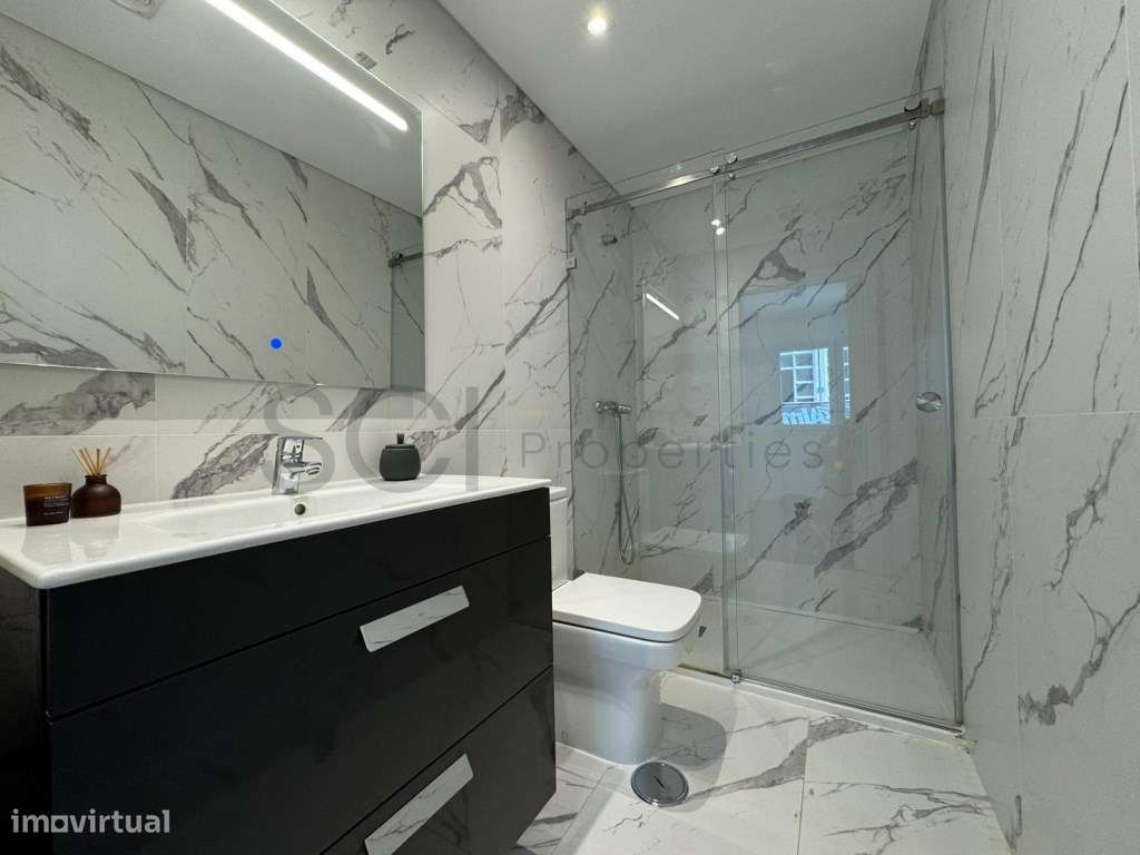 Apartamento T2 Centro de Almada Remodelado com Terraço-19