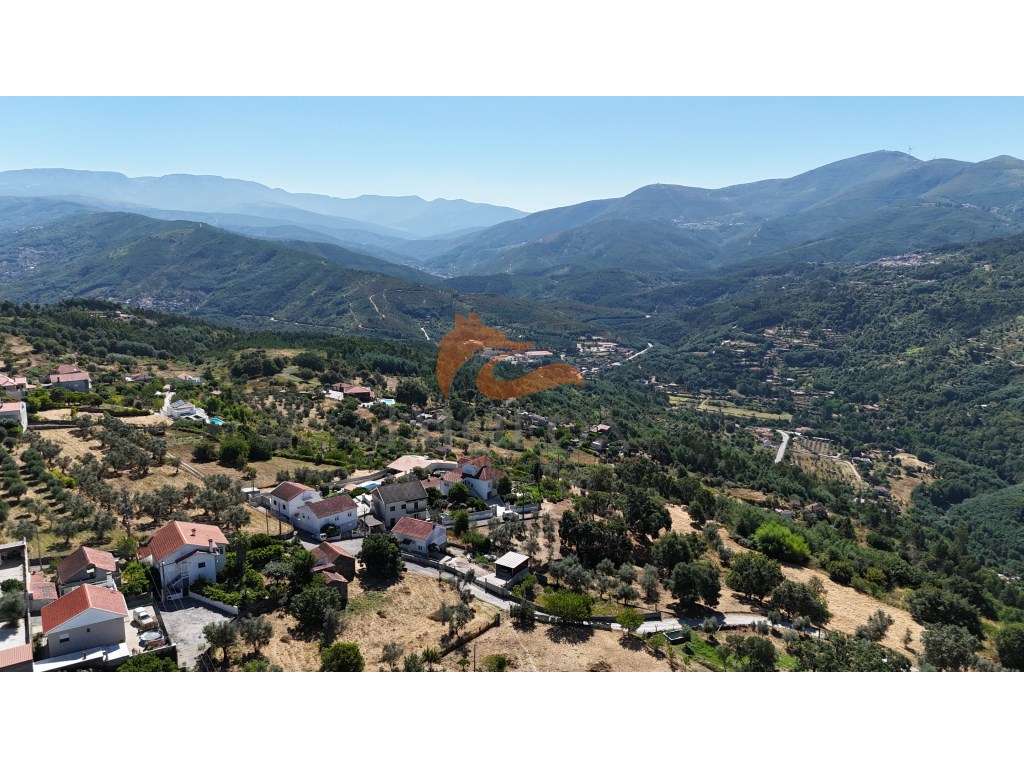 Moradia com jardim e garagem em Santa Ovaia, Oliveira do Hospital-25