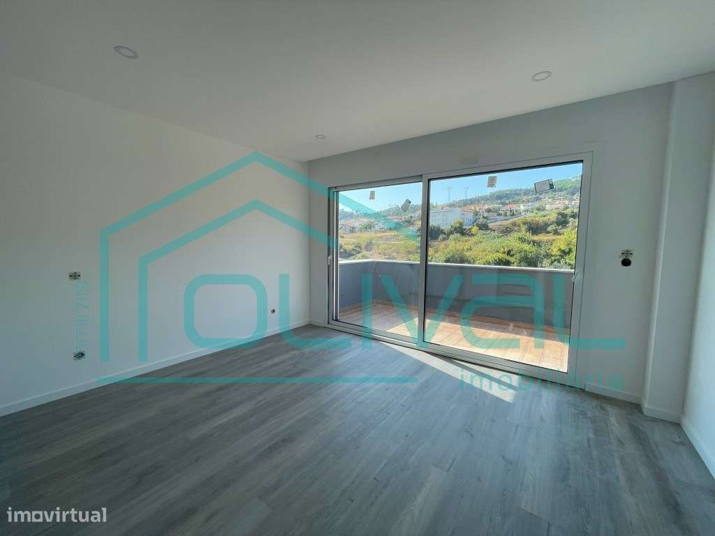 Moradia Isolada Tipologia T4 com Garagem-8