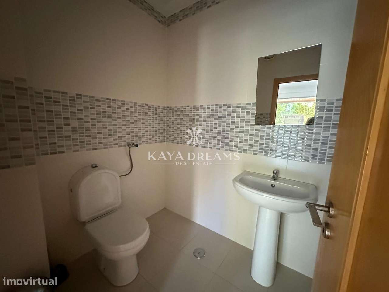 Loja á Venda em Jardim da Amoreira- Ramada-11