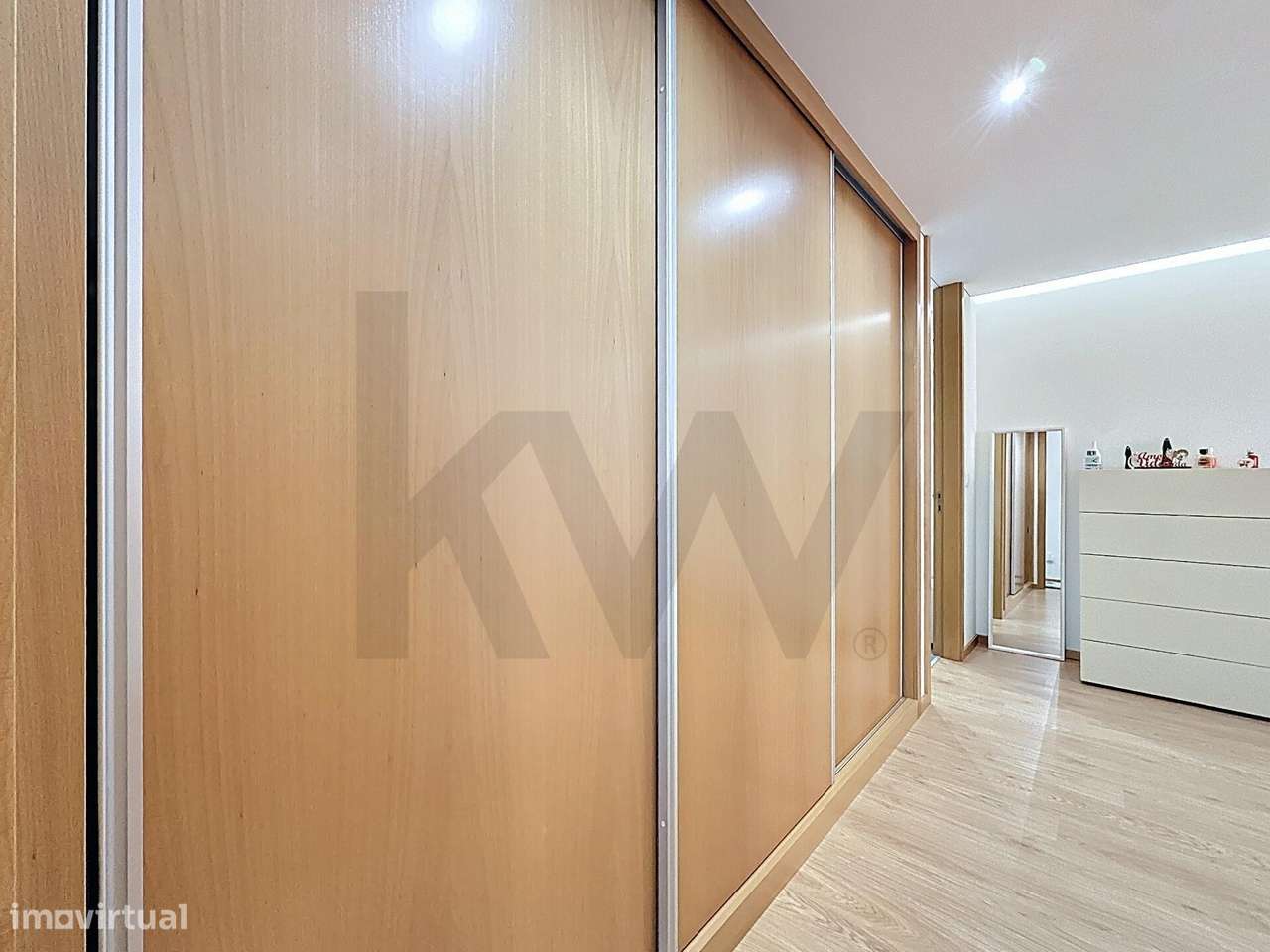 Apartamento T2 c/ Garagem Fechada em Perfeito Estado- Urbanização Pass-16