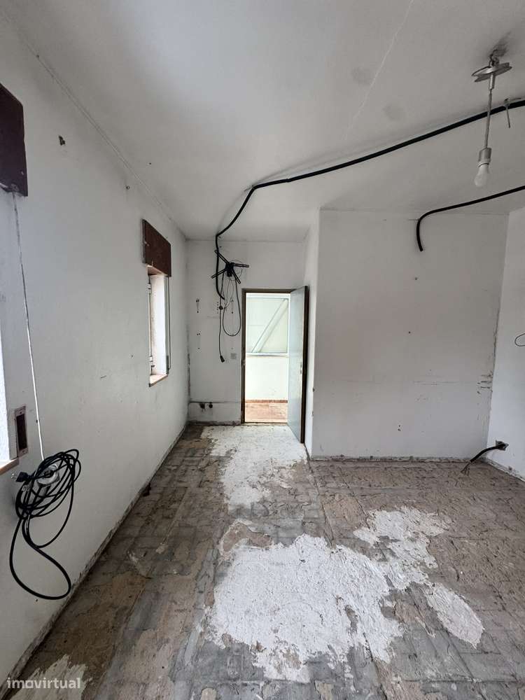 Oportunidade para investidores: T2 para renovar — centro de Lagos. - Grande imagem: 3/21