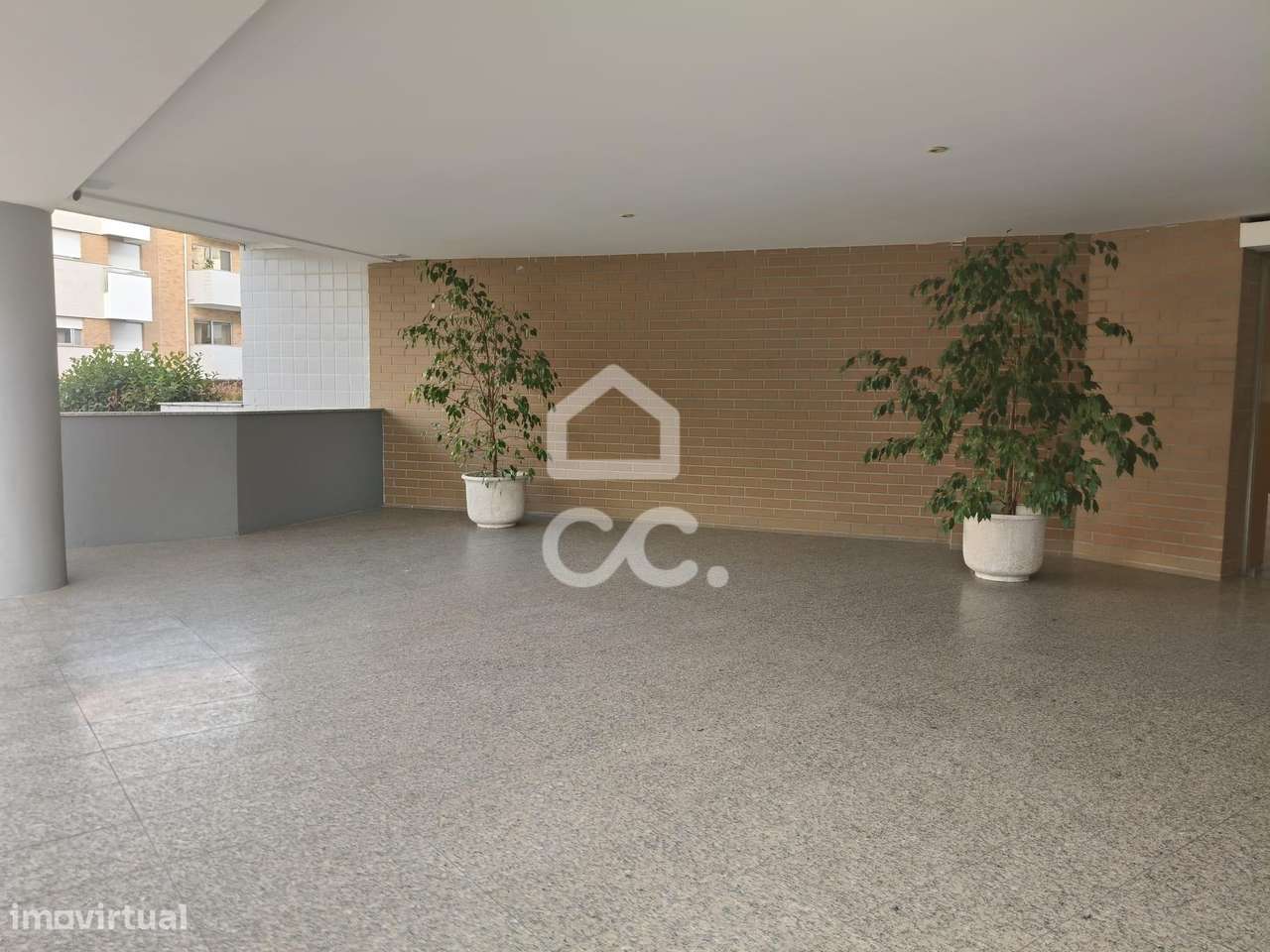 Apartamento T2+1 com piscina e terraço em condomínio privado-9