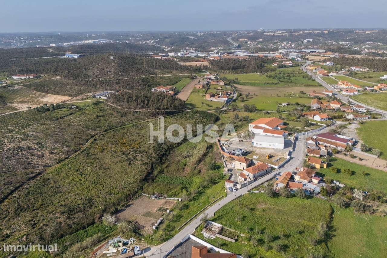 Moradia T3 com terreno de 2.157 m² – Raposeira, Colmeias | Leiria-52
