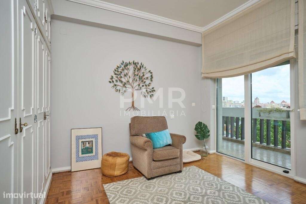 Apartamento T5 (ex T6) Avenida Estados Unidos da América-14