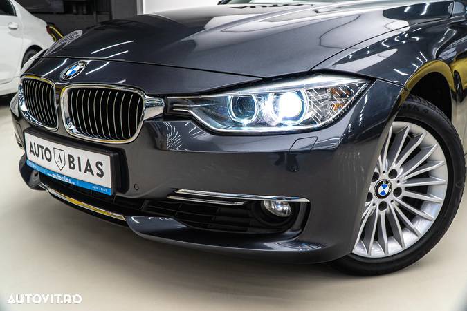 BMW Seria 3 320i Aut. Luxury Line - 11