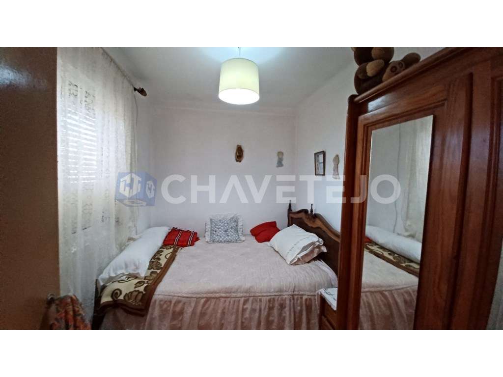 Prédio com habitação, armazém, e logradouro a 3 minutos de Tomar.-34