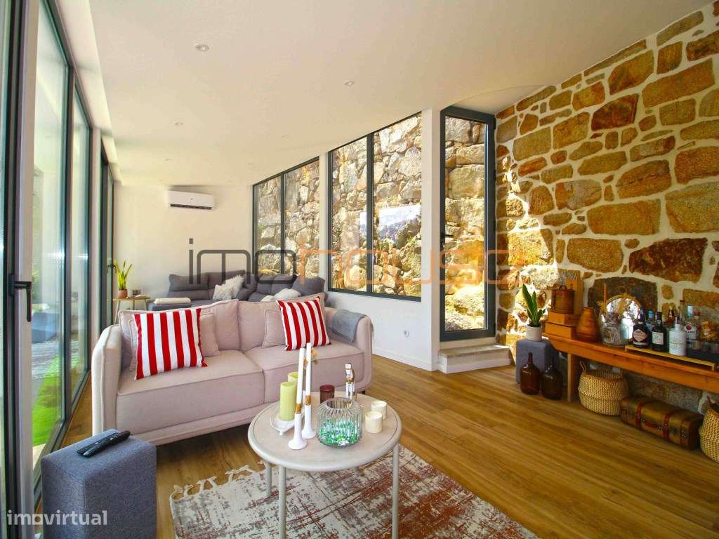 Quinta com Casa Remodelada e Antigo Moinho de Água Junto a Ribeiro-19