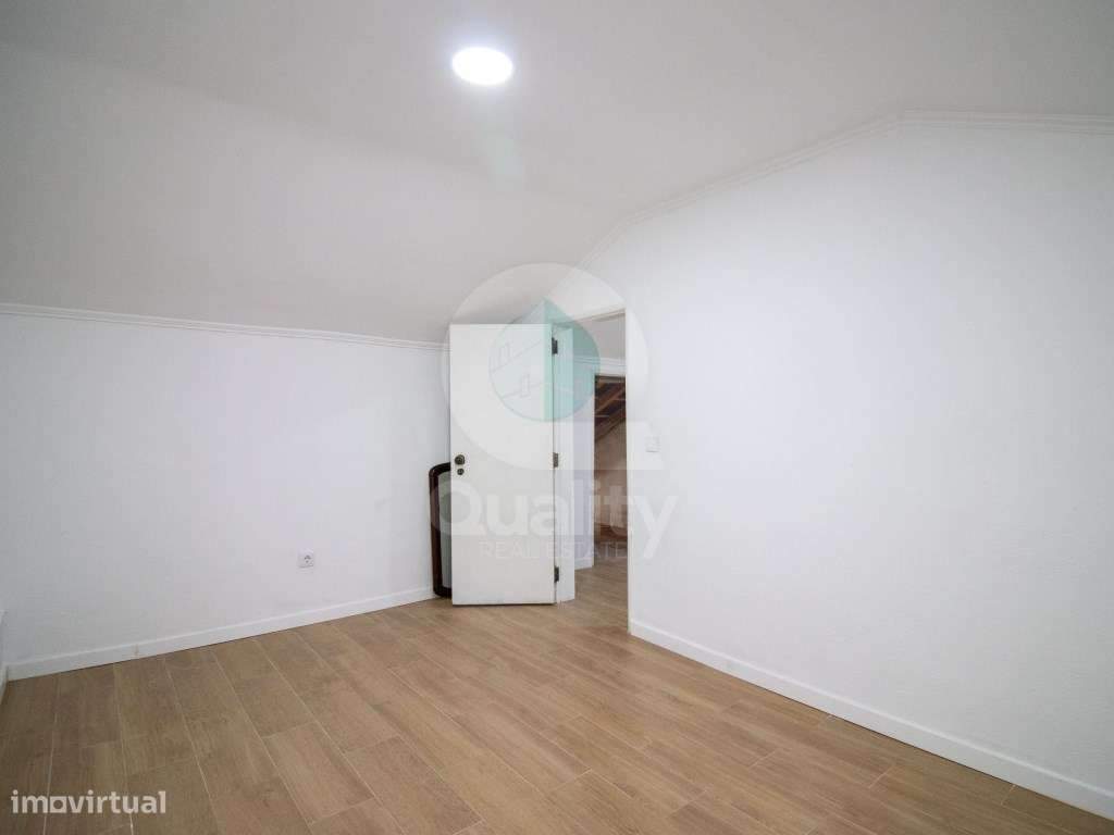 T1+1 Remodelado com Varanda e aproveitamento Sótão - Baixa da Banheira-21