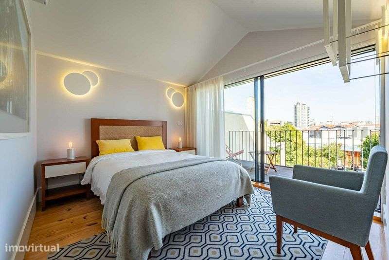 T2 com Varanda e Vista Única na BAIXA DO PORTO - Grande imagem: 4/12