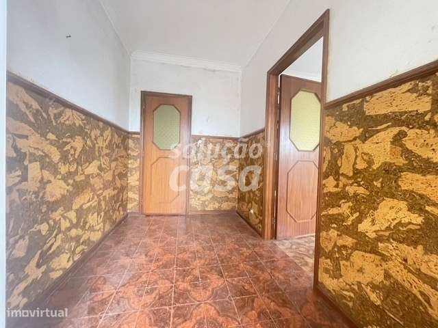 Moradia Isolada T4 para REMODELAR, com 2860m2 de Terreno!-4